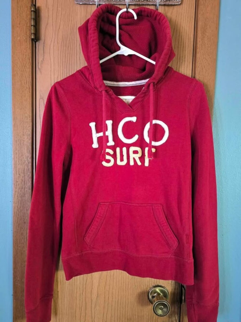 M Red White & Yellow Hollister HCO Surf Pullover Hoodie with Pockets